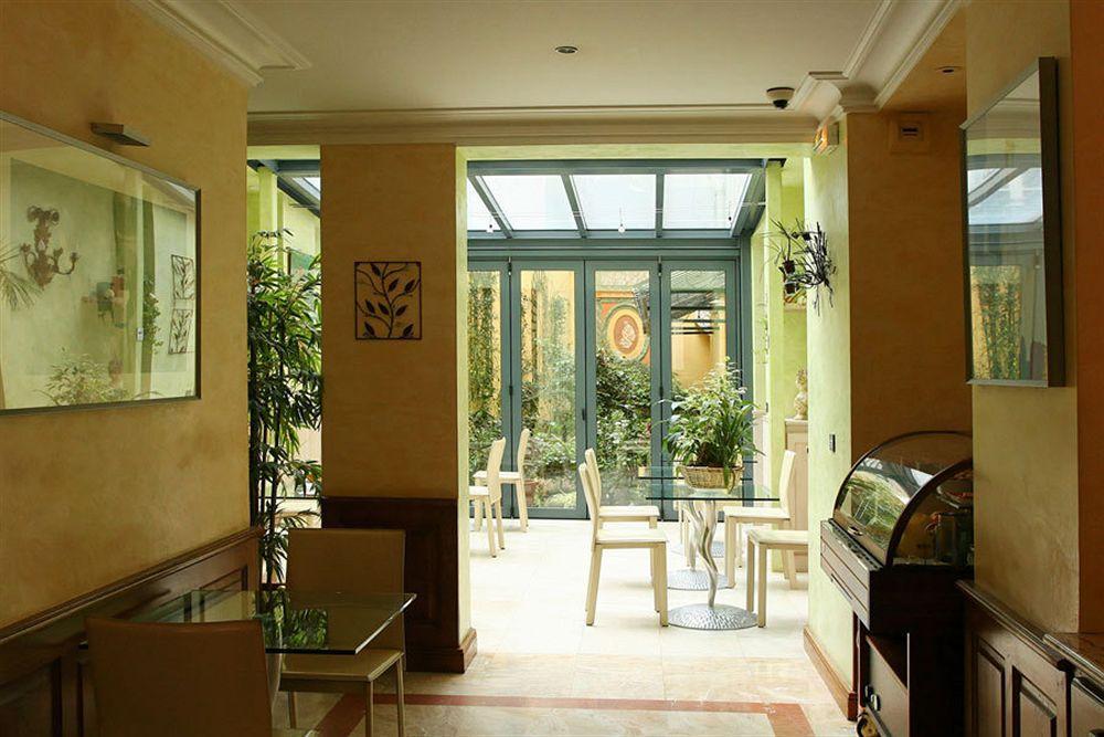 Muguet Hotel 3*